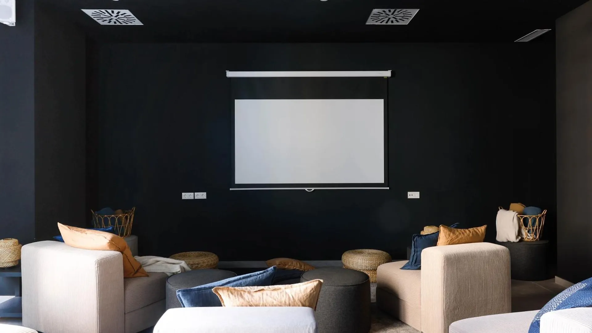 Urban Sky Serviced Apartments By P&O 26H Малага 0*,  Испания