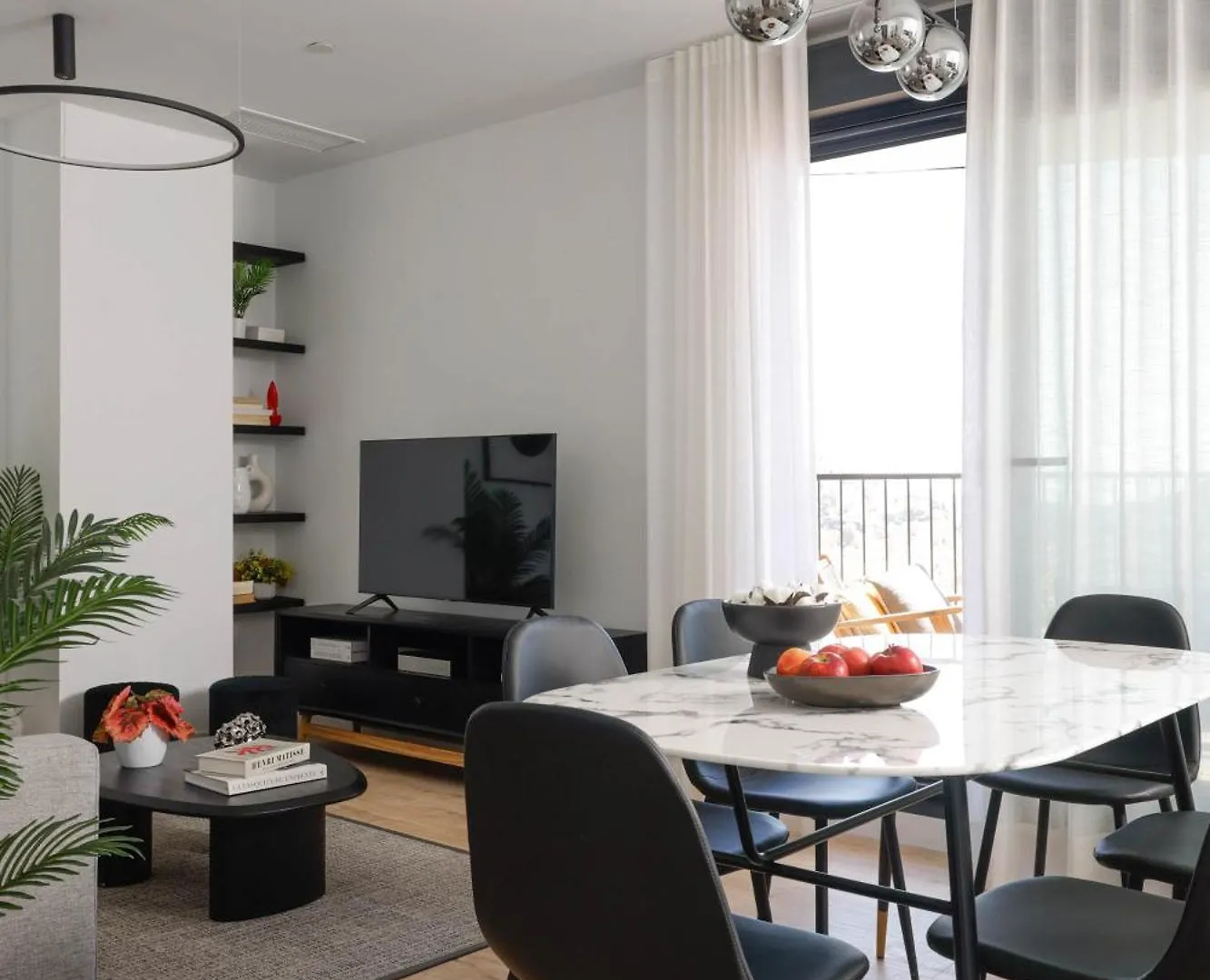 Urban Sky Serviced Apartments By P&O 26H Малага
